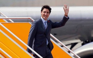 Nghệ thuật sử dụng bít tất của Thủ tướng Canada Justin Trudeau