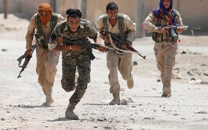 Hàng nghìn phiến quân IS thoát chết tại tử địa Raqqa nhờ...Mỹ?