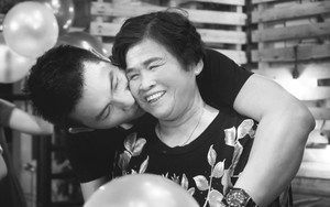 Nguyễn Hồng Ân hạnh phúc mừng tuổi mới bên mẹ ruột
