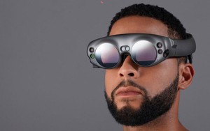 Đây là mẫu kính thực tế ảo đầu tiên của Magic Leap, vẫn còn khá to và phải cải tiến nhiều