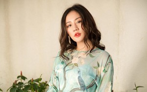 Văn Mai Hương điệu đà dạo phố dịp cuối năm