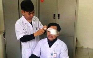 Đang cấp cứu cho bệnh nhân, bác sĩ bị đấm gãy xương mũi