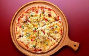 Làm thế nào cắt bánh pizza thành 5,7 hay 11 phần đều nhau? Hãy tham khảo cách của các nhà toán học sau đây