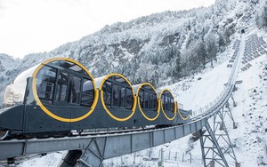 Tuyến đường sắt dốc nhất thế giới vừa được mở tại Thụy Sỹ, cao 1300 mét so với mực nước biển, độ dốc 110%