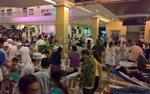 Cả trăm công nhân ngộ độc, nằm kín bệnh viện trong đêm