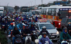 Hà Nội: Người dân tiếp tục về quê nghỉ Tết Dương lịch, đường cao tốc quốc lộ 5 ùn tắc kéo dài hàng km