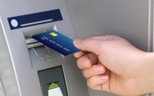 Khách hàng mất 129 triệu đồng trong tài khoản dù ngân hàng đang giữ thẻ ATM