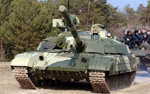 Xe tăng mạnh ngang T-90 bị bắt sống tại Đông Ukraine