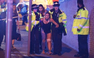 VIDEO: Quang cảnh hỗn loạn bên trong sân vận động Manchester sau vụ nổ