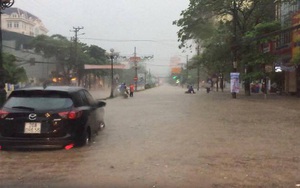 Thái Nguyên: Mưa lớn gây ngập nặng, điều xe chuyên dụng của quân đội đến giúp dân