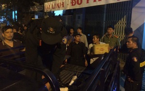 Hơn 2 giờ kiểm đếm hàng trăm đao, kiếm Nhật, cung trong căn nhà 3 tầng
