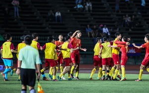 HLV Campuchia thất vọng ra mặt sau trận thua cay đắng trước Trung Quốc