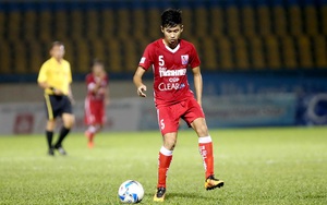 Bóng đá Việt Nam sẽ được gì với quyết định "kỳ lạ" của HLV Hữu Thắng?
