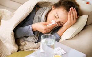 Tiến sĩ về bệnh truyền nhiễm đường hô hấp chỉ cách phân biệt cảm, cúm và viêm mũi dị ứng