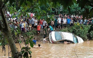 Tìm thấy thi thể cháu bé cuối cùng trong vụ xe ô tô bị lũ cuốn trôi