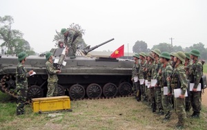 Tập huấn về huấn luyện và sử dụng tên lửa chống tăng B72 trên xe BMP-1