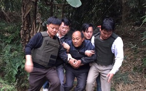 Đôi nam nữ vứt lại 39 bánh heroin, rút súng bắn trả lực lượng chức năng