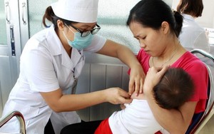 Khuyến cáo người dân chủ động đưa trẻ đi tiêm vắcxin phòng sởi