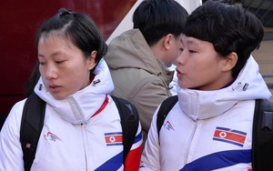 Cận cảnh các cô gái Triều Tiên đội hockey nữ vừa đặt chân lên Hàn Quốc