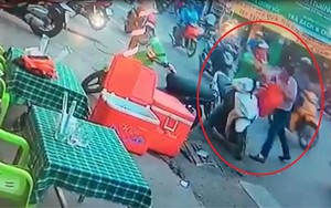 Không chịu vượt đèn đỏ, tài xế Grabbike và hành khách lao vào đánh nhau