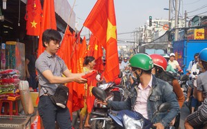 Thức đêm may áo, cờ cho người dân cổ động U23 Việt Nam