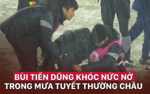 Đồng đội ôm Bùi Tiến Dũng nức nở trên sân, cổ động viên nước mắt lưng tròng