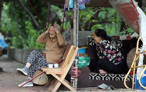 Trời trở lạnh, người Hà Nội co ro trong đợt gió mùa đầu tiên