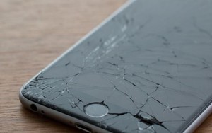 Đi tù vì lấy điện thoại ‘cùi’… đập iPhone ‘xịn’