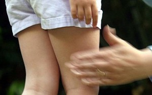 U50 dùng dao khống chế, dâm ô bé gái hàng xóm