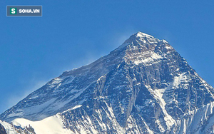 Cắm trại gần đỉnh Everest, các nhà khoa học bị giật mình vì "âm thanh lạ" lúc nửa đêm