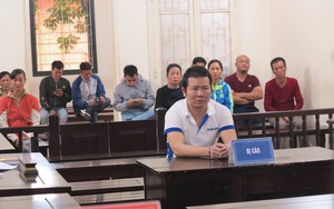 Chém mẹ đẻ và em gái vì mâu thuẫn chia đất đai, gã đàn ông khóc nức nở tại tòa