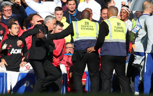 Sau màn suýt ẩu đả, Mourinho hành xử lịch thiệp đến khó tin