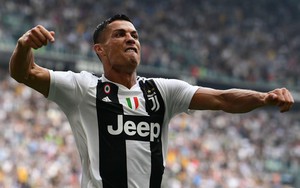 Ronaldo lập siêu kỷ lục trong ngày Juventus mất điểm khó tin