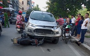 Xế hộp tông liên tiếp 4 xe máy ở Hà Nội, 6 người nhập viện