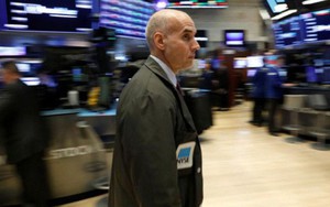 Rớt mạnh, Dow Jones và S&P mất sạch thành quả tăng 2018