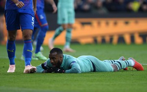 Lãnh 2 quả penalty trong một trận, Arsenal đứt mạch chiến thắng