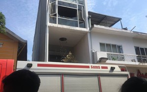 Hà Nội: Cháy thẩm mỹ viện, 3 người mắc kẹt trên tầng thượng