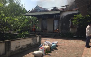Gã thanh niên say rượu tự châm lửa đốt nhà rồi cầu cứu hàng xóm