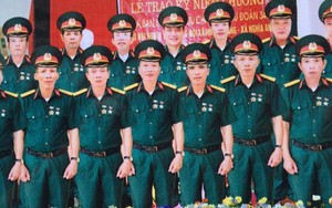 Thợ sửa ảnh không có tâm: ''Nhân bản'' 14 người giống hệt nhau chỉ khác mỗi cái mặt