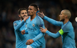 Lo vô hiệu Aguero đã mệt, giờ hàng thủ Man United lại có một mối lo mới