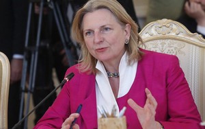 Rộ tin gián điệp Áo tuồn tin NATO cho Mátxcơva, Ngoại trưởng được Putin dự lễ cưới hủy thăm Nga