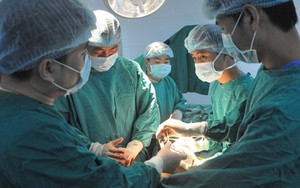 Hàng chục bác sĩ nỗ lực cứu thanh niên 24 tuổi bị đâm thủng tim