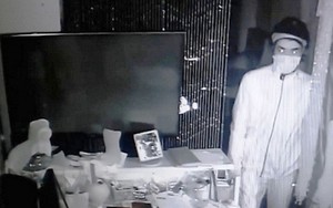 Đi dạy về, nữ giáo viên hốt hoảng phát hiện kẻ trộm phá tan két sắt, lấy nhiều tiền vàng