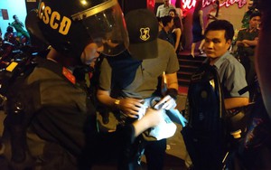 Đột kích quán bar ở Sài Gòn, bắt quả tang nữ quản lý giữ ma túy hộ khách quen