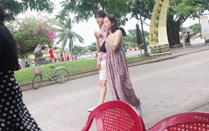 Chi Pu và “bạn trai tin đồn” người Hàn bị bắt gặp thoải mái dạo phố Hội An cùng nhau
