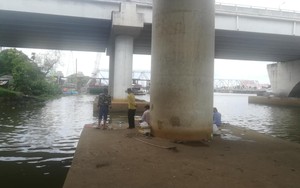 Cần thủ vứt cần câu bỏ chạy khi thấy thi thể nam thanh niên trôi trên sông Sài Gòn