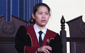 Nữ thẩm phán chặn lời khai ‘lan man, không hiểu gì cả’ của cựu tướng Hóa