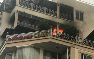 Hà Nội: Cháy khách sạn trên phố Hàng Than, hàng chục du khách hoảng loạn tháo chạy
