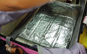Nhận 1.200 USD để vận chuyển thuê 4,42 kg ma túy qua sân bay Tân Sơn Nhất