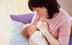 Mẹ bị cúm có nên cho con bú?